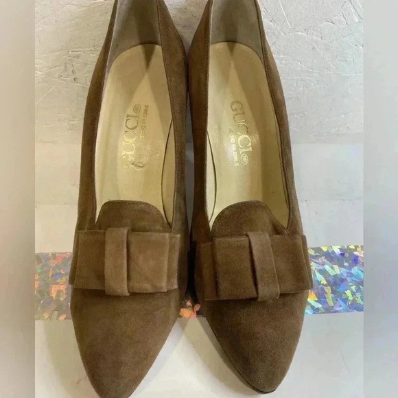 PRADA BROWN SUEDE BOW POINTED TOE MID HEEL CLASSIC PUMPS SZ 34 - Picture 2 of 16